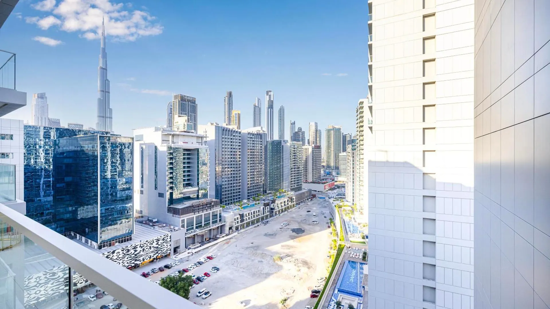 Modern With Stunning City View - Damac Majestine Tower Dubai United Arab Emirates
