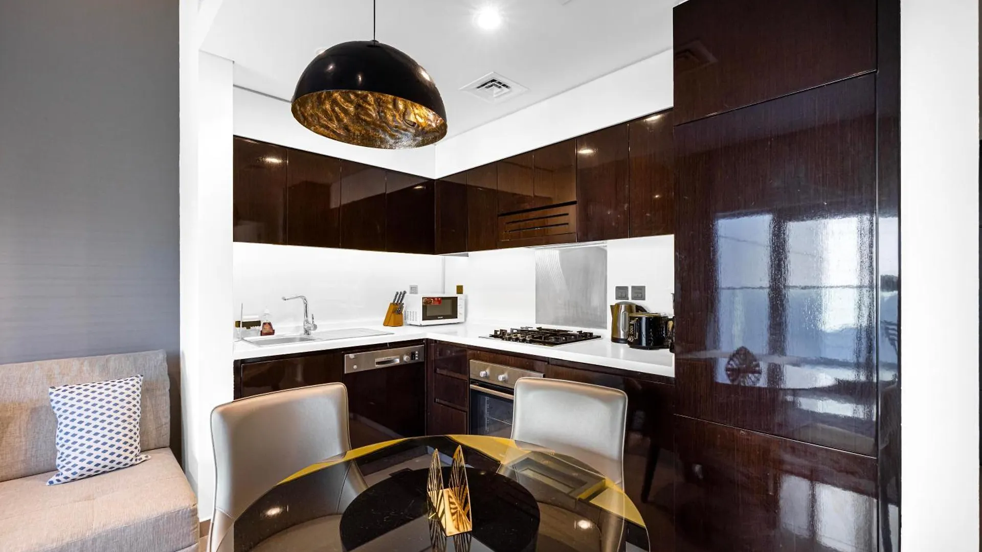 Modern With Stunning City View - Damac Majestine Tower Dubai Apartment