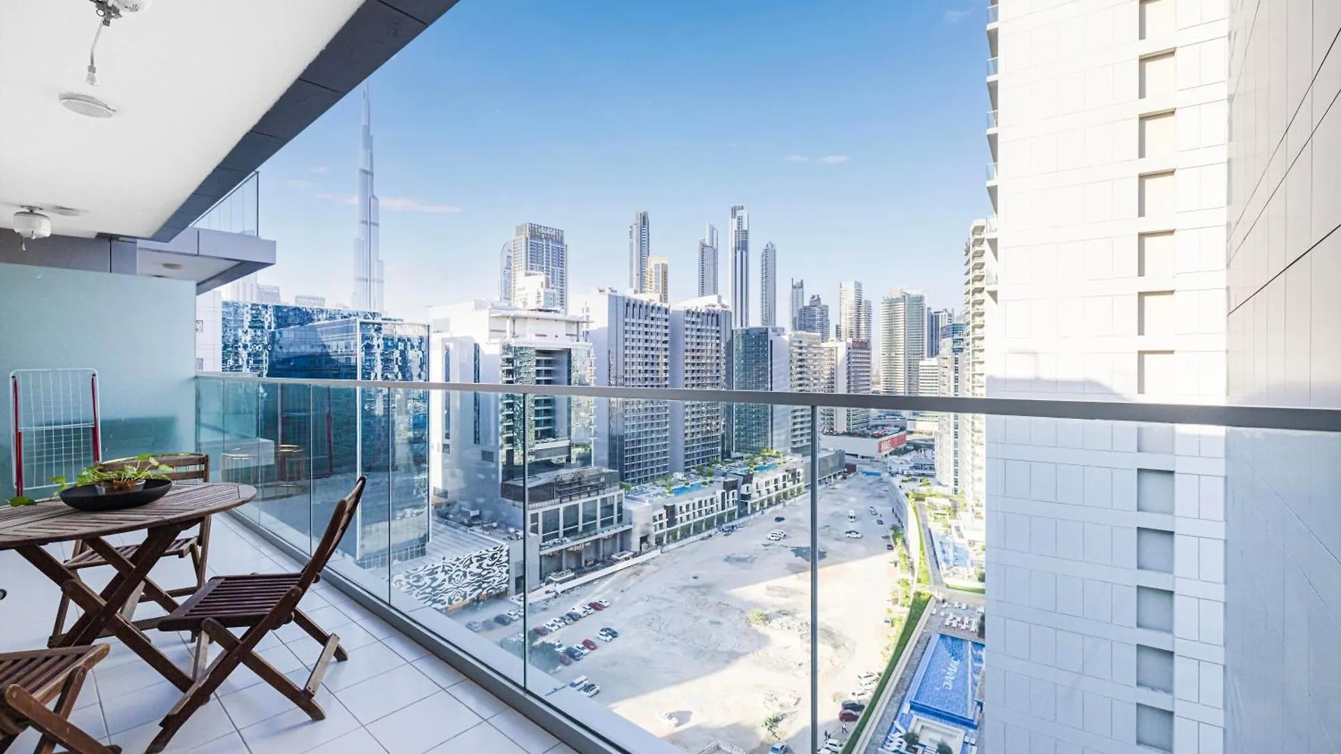 Modern With Stunning City View - Damac Majestine Tower Dubai Apartment